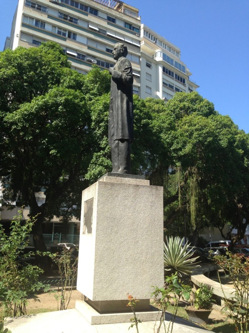 Carlos Chagas' staute (4).JPG